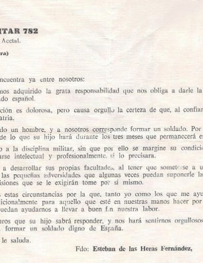 01-07a.- Un detalle con la familia. Documento: Juan Cabrera Graván. 1975