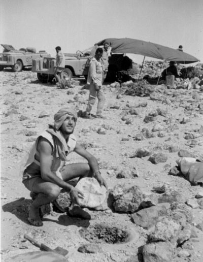 06-08c.- El milagro del pan en el desierto. ... y dando gracias. Foto: Ángel Benito Hernando. Annecch, Septiembre. 1974