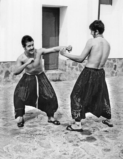 08-03.- Practicando boxeo en “zaragüelles” Foto: Fernando Rubio Rebollo. Auserd, 1973