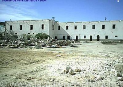 010.- Demolición del Fuerte de Villa Cisneros, Dic. 2004.